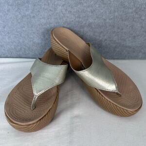 Crocs Women's sz 9 A-Leigh Brushed Metallic Gold Platform Thong Sandal Flip Flop
